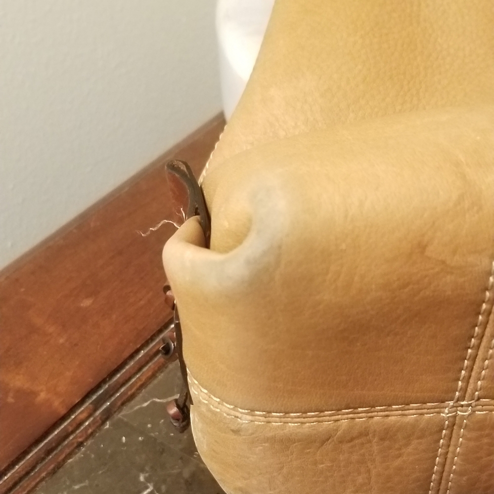 Dooney and bourke handbag - Picture 6 of 9